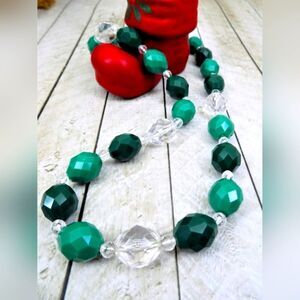 AVON VTG ROYAL FACETS EMPRESS GREEN NECKLACE/EARRINGS NOS  EXCELLENT CONDITION